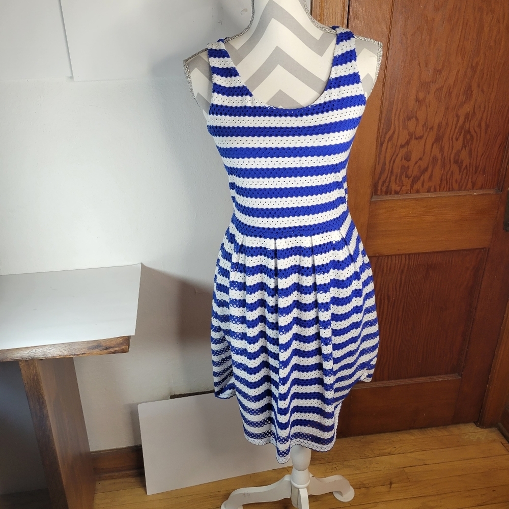 Womans Elle Blue/White stripe Eyelet Lined fit/flare Sleeveless Dress Size 6